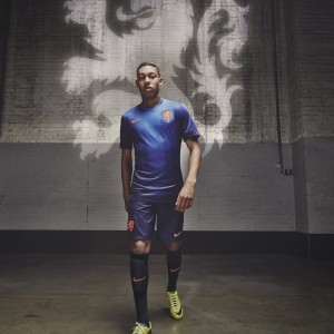 开云体育官网登入-擂台争霸：双方殊死对决，谁能笑到最后？，擂台决战