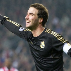 开云体育充值-德甲龙争虎斗：多特爆冷败北，积分差距缩小至2分，德甲多特对科隆