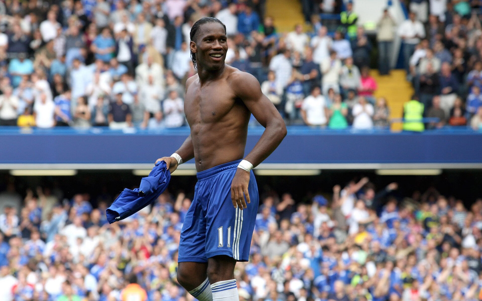 克罗地亚骑手吉塔·日特科维奇在2024年国际马术联合会世界障碍赛中获得第十名,展现坚韧精神。